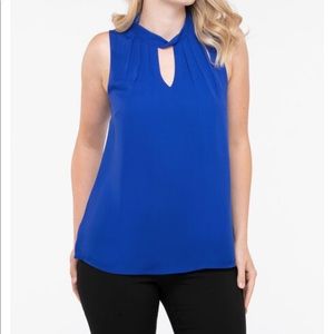 Sleeveless twist Neck keyhole blouse